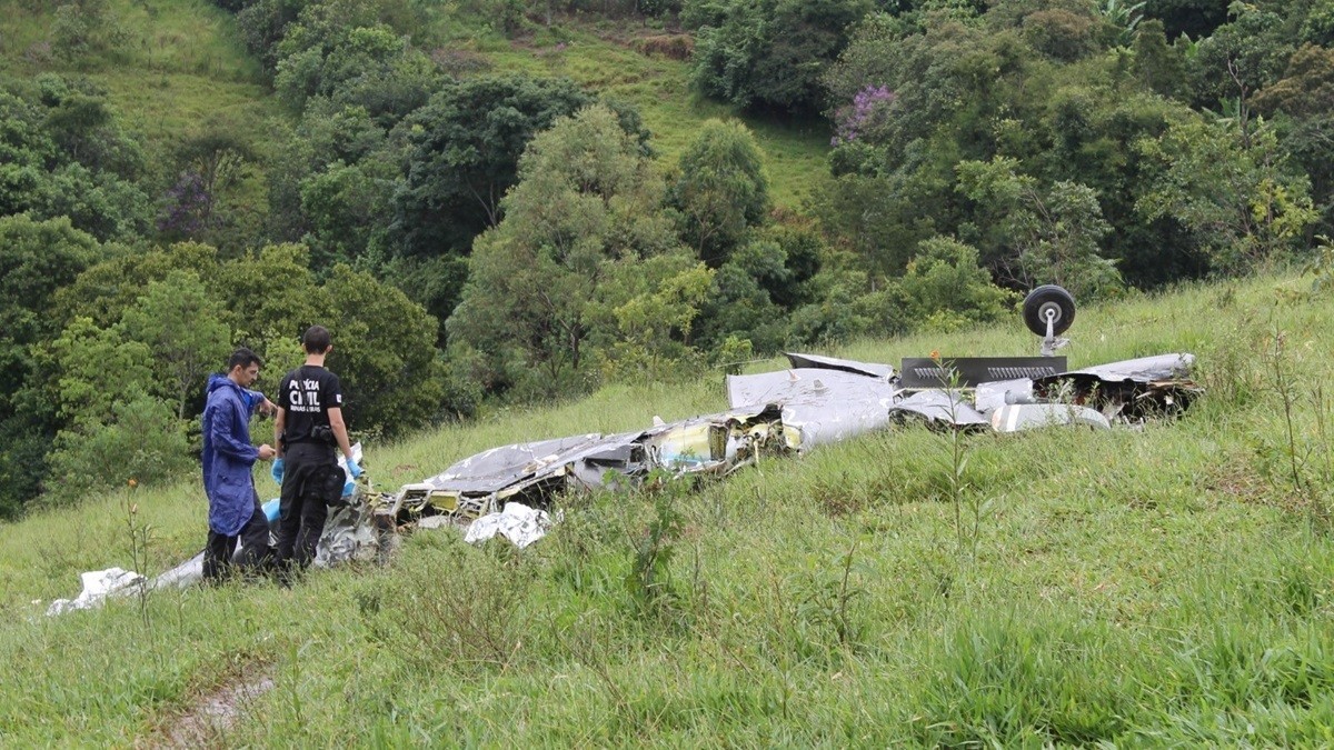 Mueren siete personas tras estrellarse avioneta en Minas Gerais, Brasil
