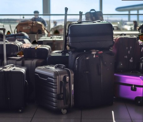 Exponen a Volaris por cobrar equipaje de mano