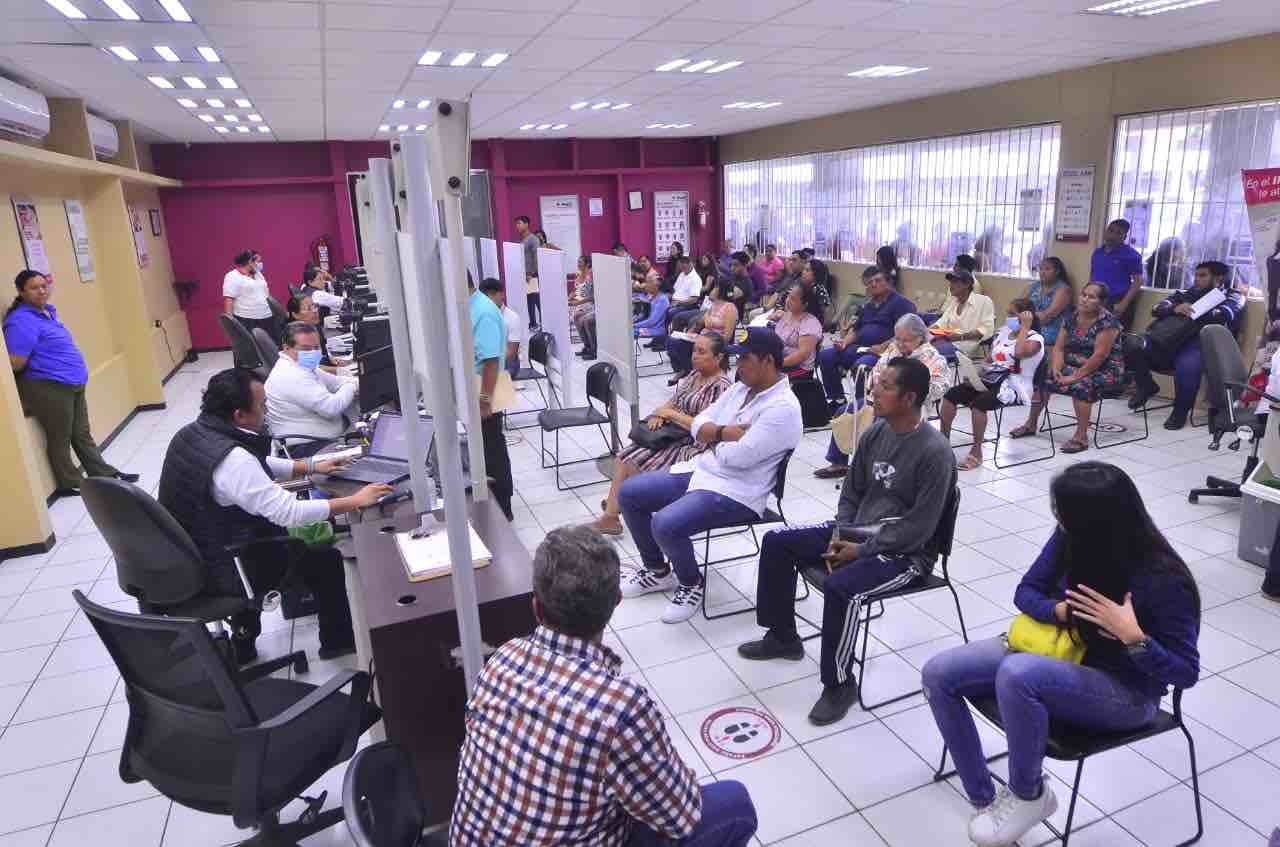 La Campaña Anual Intensa 2023-2024 ha sentado un precedente histórico en Nuevo León, al superar significativamente el número de trámites de credencial para votar proyectados inicialmente. Foto: X/@MartinFazMora