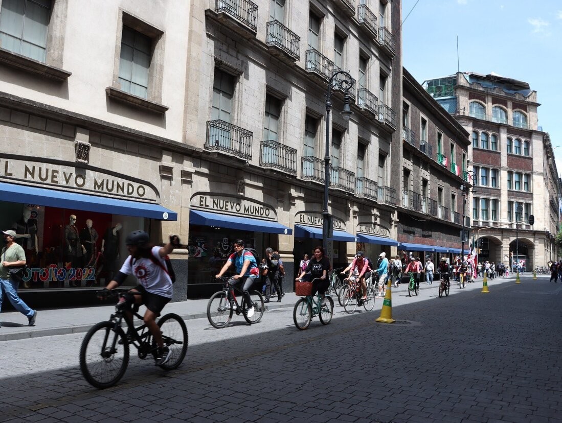 ¡Aprende a andar en bici¡ La CDMX pone a tu disposición las Biciescuelas.              Foto: @andreslajous