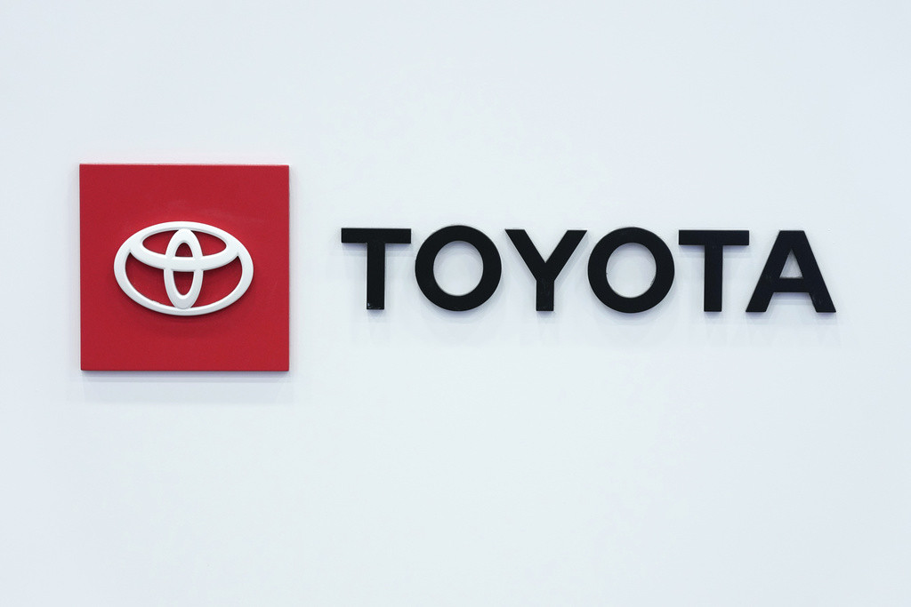 En esta fotografía del 13 de septiembre de 2023 se puede ver el logotipo de Toyota en el Salón Internacional del Automóvil de Norteamérica, en Detroit. (AP Foto/Paul Sancya, Archivo)