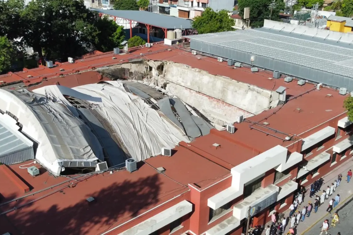 En julio de 2023, una techumbre- domo del Colegio Antonio Repiso de Victoria se colapsó, sin que se registraran víctimas mortales. Foto: Archivo