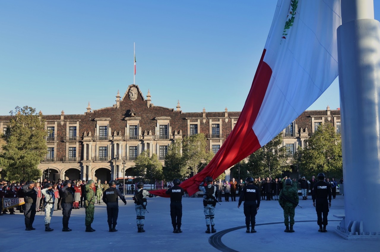 Acompañan a la maestra Delfina Gómez integrantes del gabinete estatal. Imagen: GEM