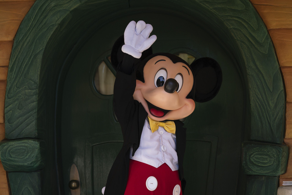 Botargueros de Disney buscan sindicato; piden seguridad laboral
