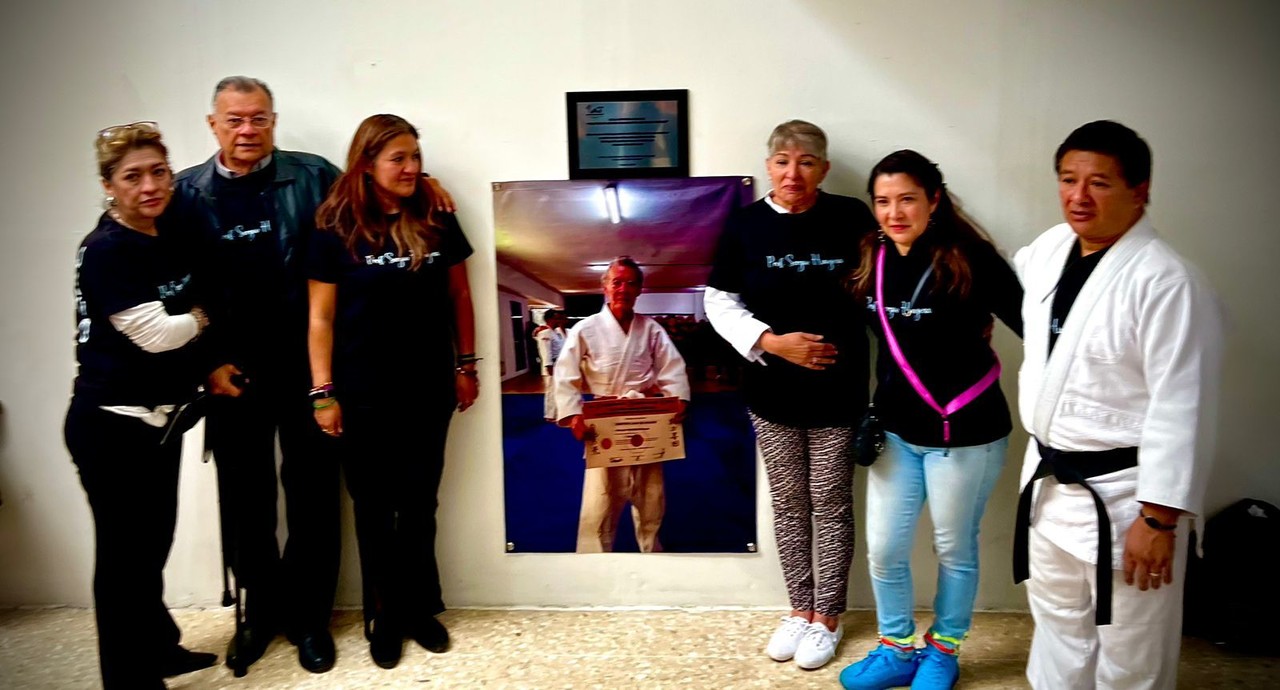 Cambian nombre a sala de Villa Olímpica en homenaje a maestro Sergio Hinojosa