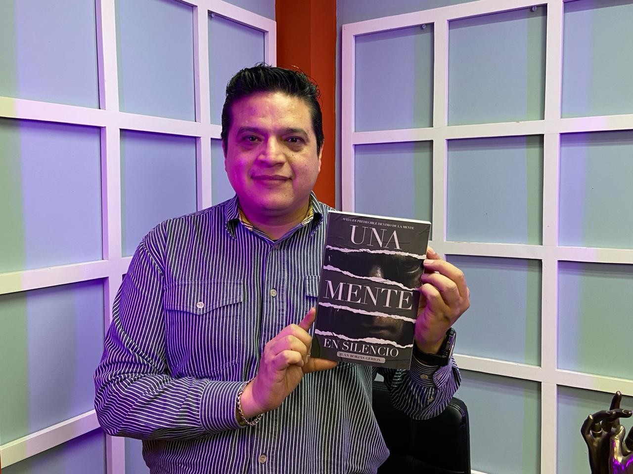 Juan Borjas escritor regio que está triunfando en plataformas digitales (VIDEO)
