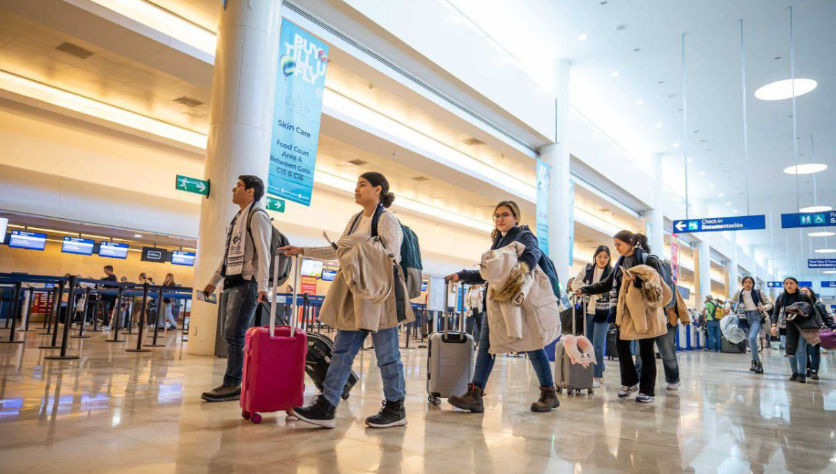 Entre lágrimas y risas, despiden a jóvenes yucatecos que van a estudiar a Canadá