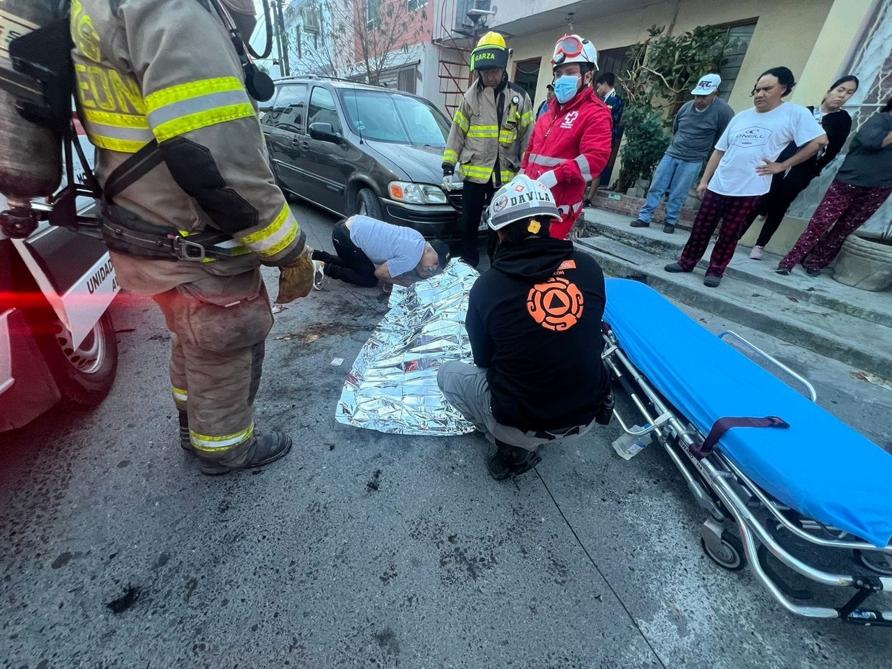 La persona que resultó lesionada fue identificada por los mismos vecinos del sector como José Luis Abrego Alvarado de 62 años. Foto: Protección Civil de Nuevo León.