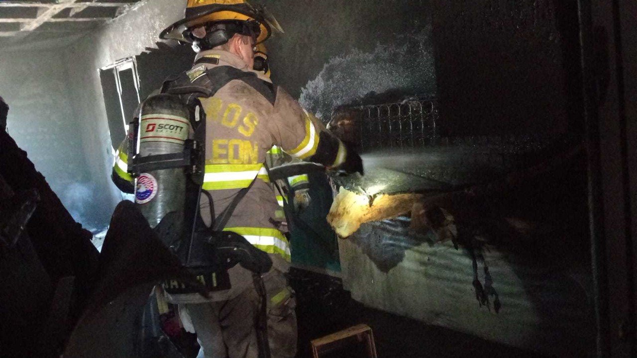 Incendio en casa habitación deja un hombre con quemaduras en Monterrey (VIDEO)