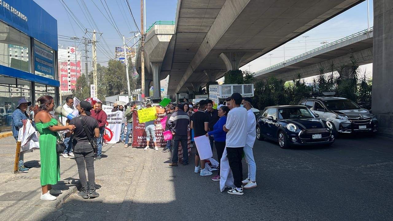 Protesta en Periférico Norte por imposición de diputado Isaac Montoya (VIDEO)