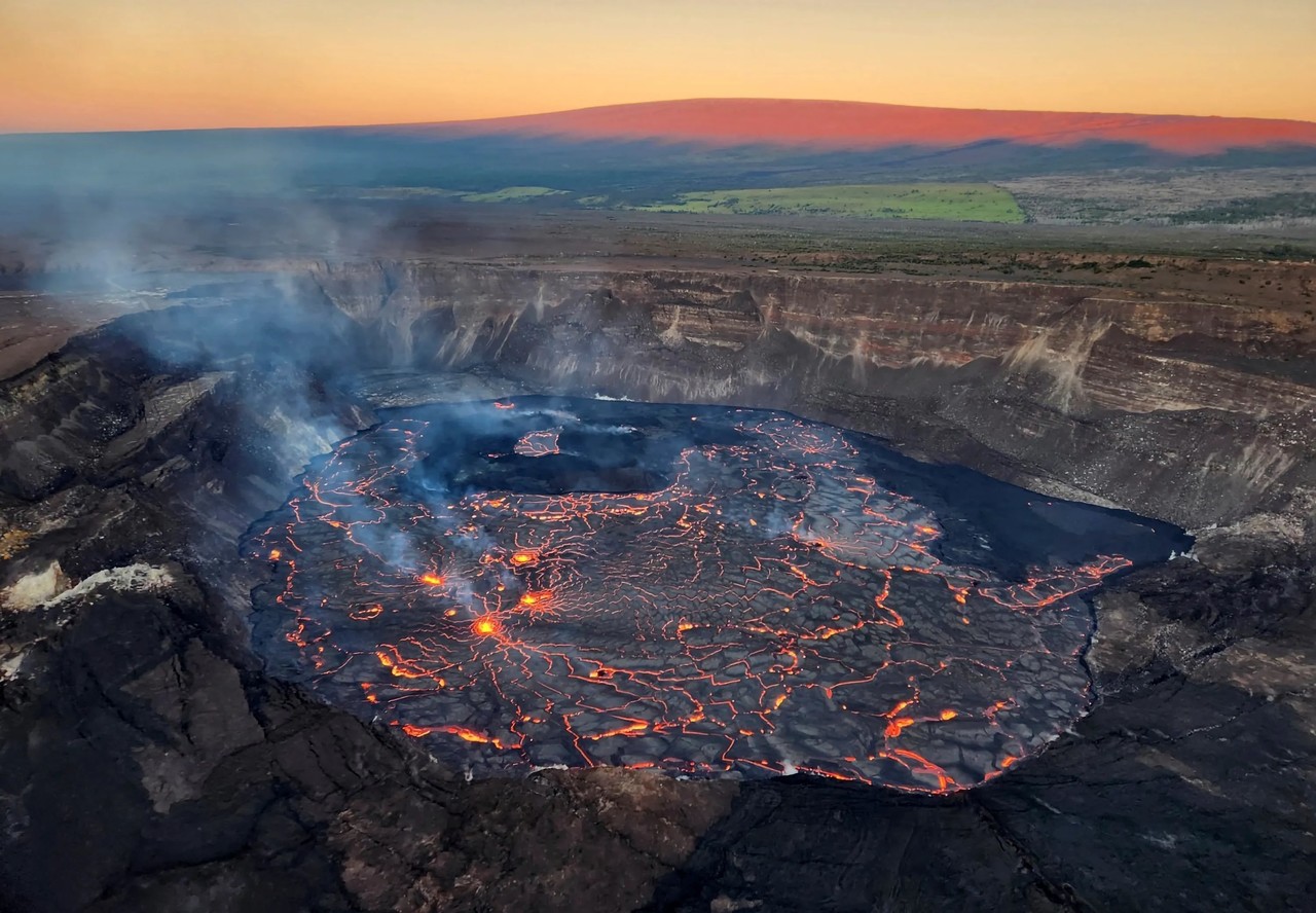 Un sismo de magnitud 5.7 sacudió el volcán activo más grande del mundo, Mauna Loa, en la Isla Grande de Hawái. Foto:  Twitter @nicksortor