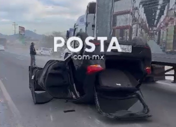 Nube de polvo causa accidente y volcadura en Carretera a Monclova