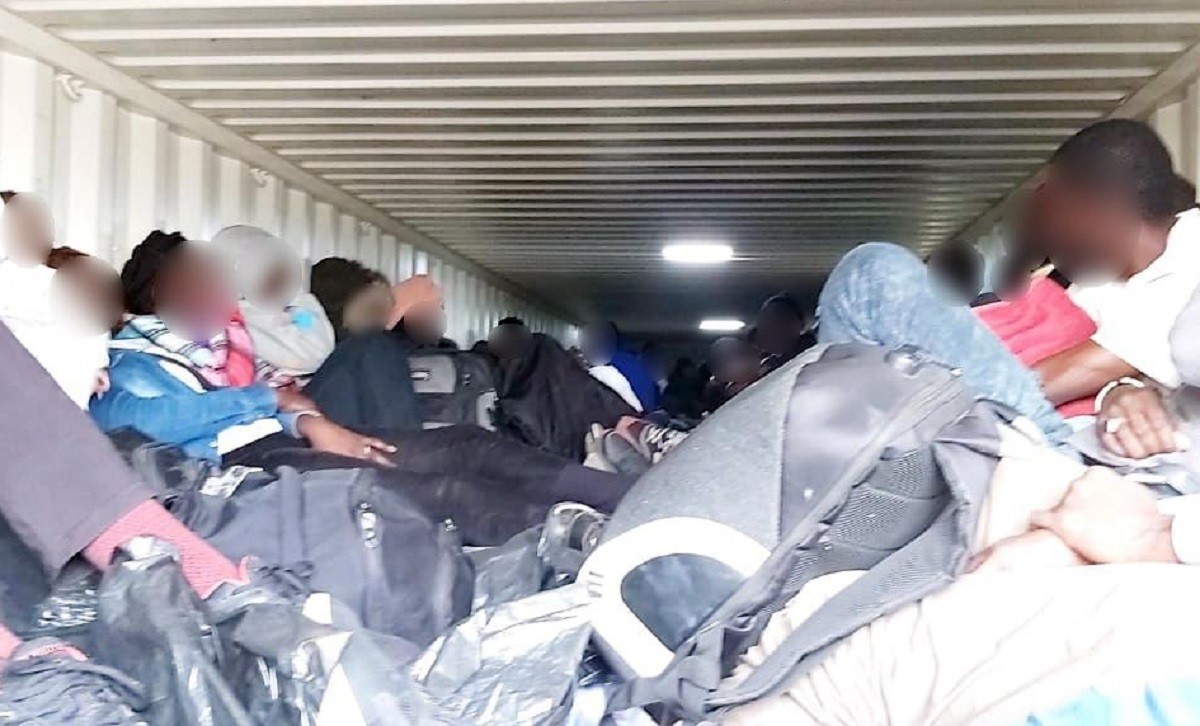 Los migrantes rescatados eran de nacionalidad ecuatoriana, salvadoreña y africana.  : Fiscalía General de la República (FGR)