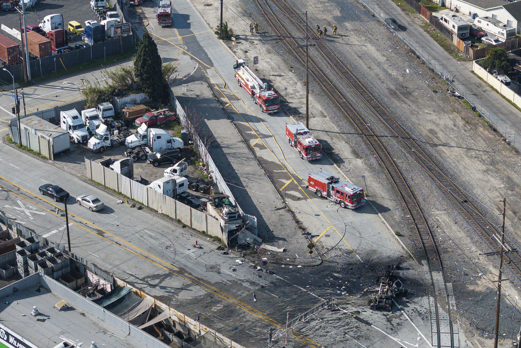 Explosión en Los Ángeles deja 9 bomberos heridos tras incendio de camión