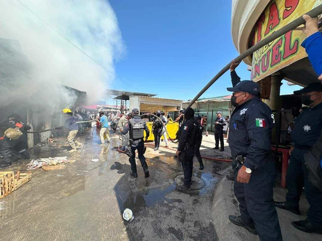 Incendio acaba con el mercado de Ixtlahuaca (VIDEO)