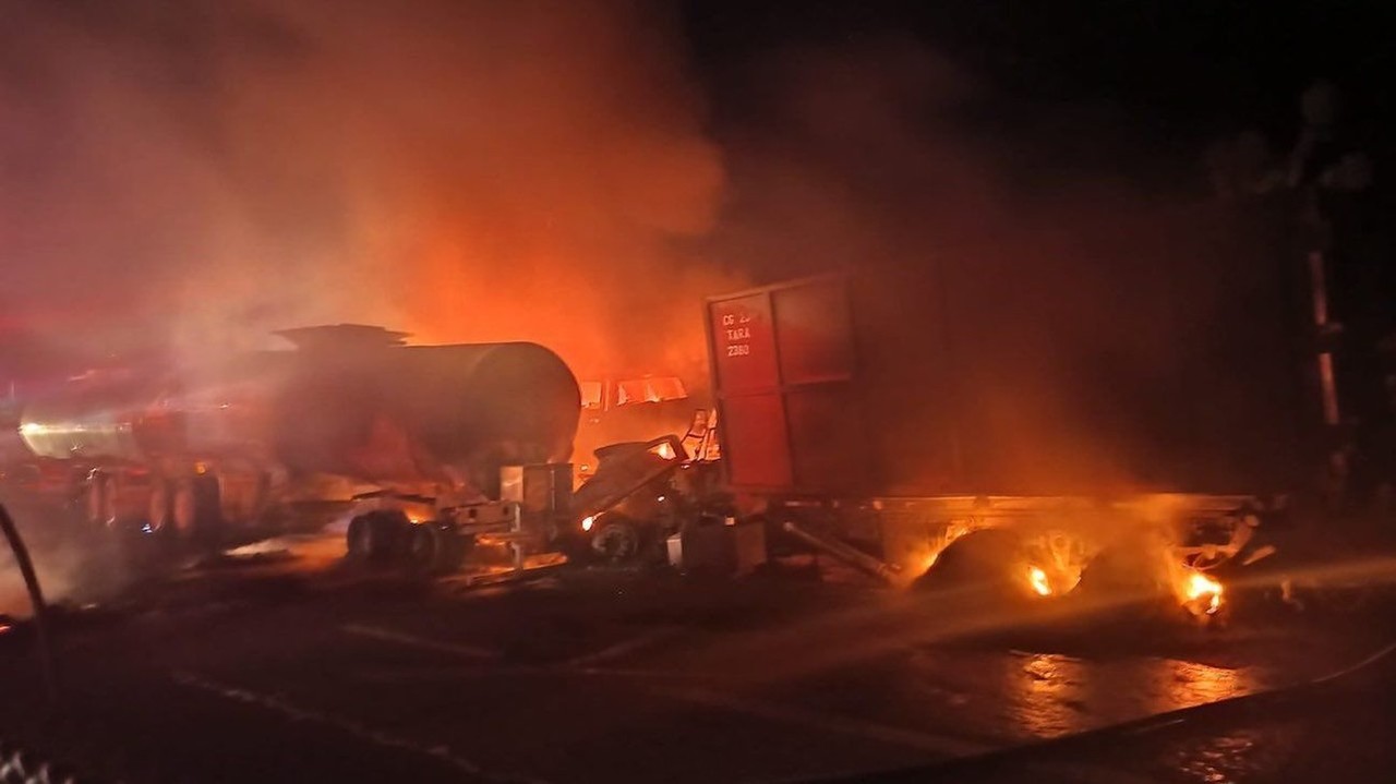 Incendio es provocado por choque en carretera Saltillo-Monterrey