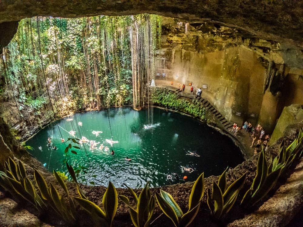 Los cenotes son una de las joyas que los visitantes pueden conocer durante su recorrido por Yucatán.- Foto de chichenitza.com