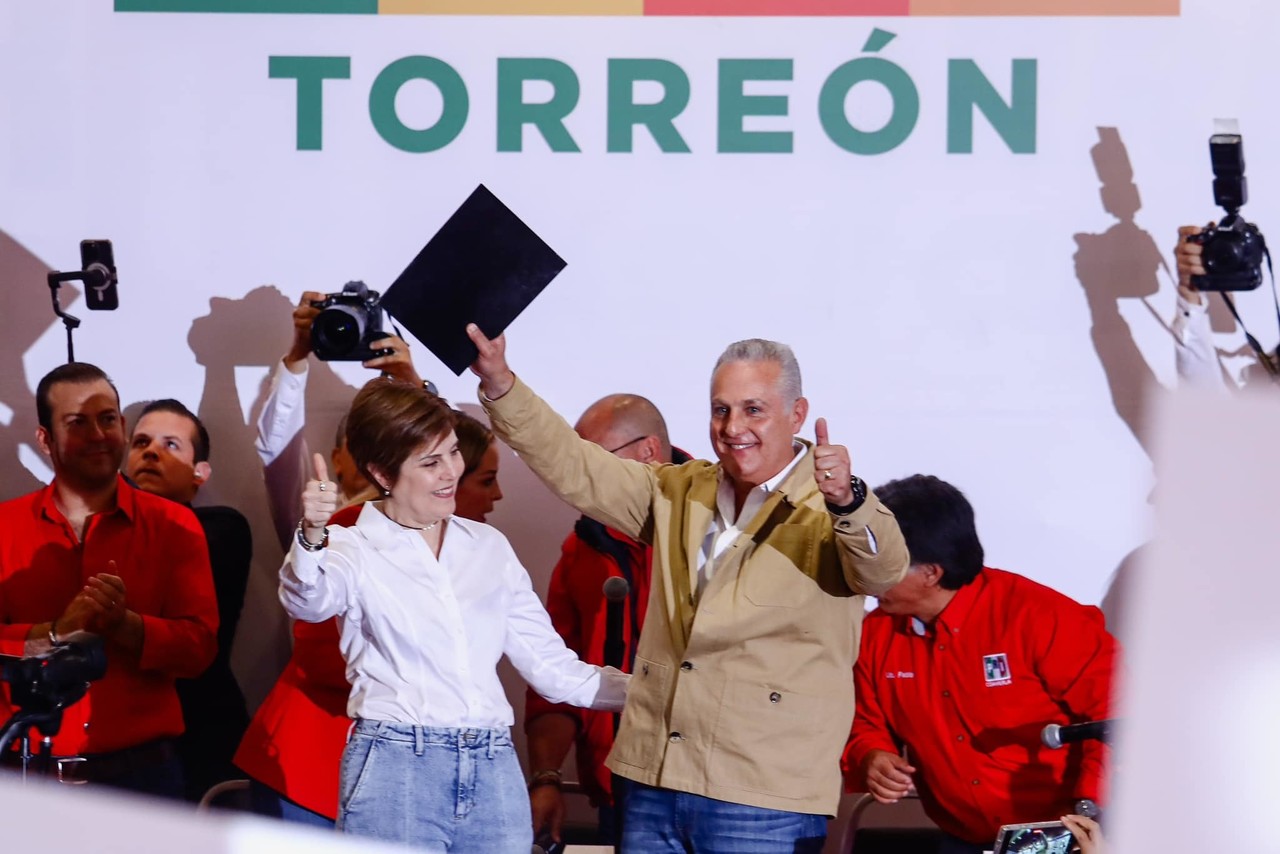 Hace su registro Román Cepeda para reelegirse como alcalde de Torreón
