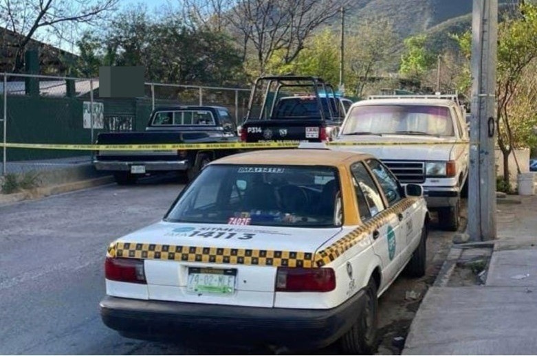 Al lugar llegaron paramédicos de Protección Civil de Guadalupe, quienes revelaron que ya se encontraba sin vida. Foto: Facebook El Diario de Nuevo León.