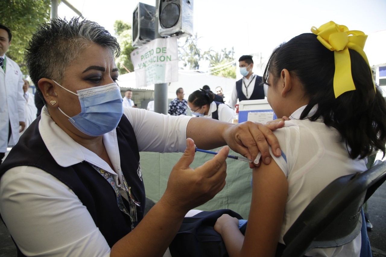 Vacunación contra VPH en CDMX: Más de 152 mil niñas y adolescentes beneficiadas