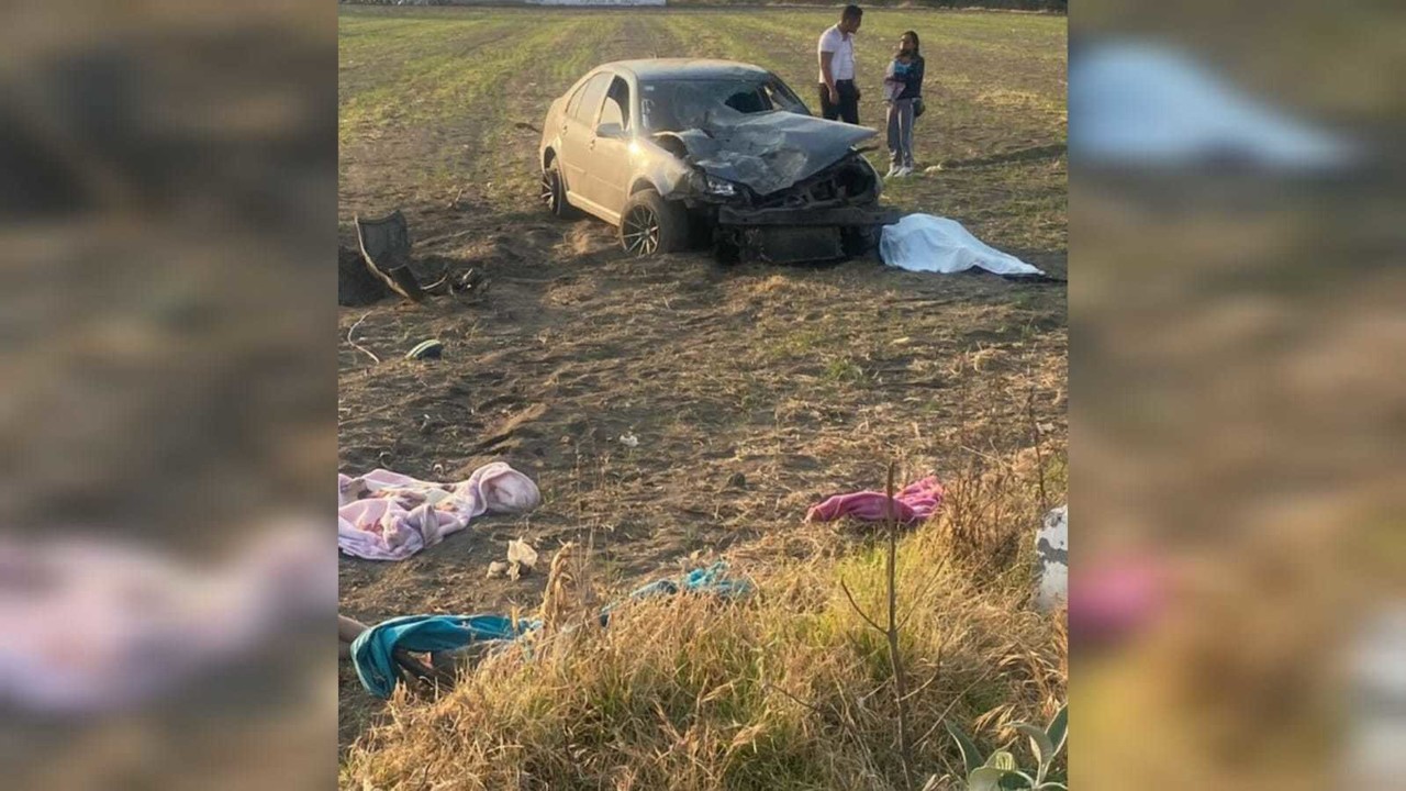 El papá y su bebé permanecieron más de siete horas en el lugar del choque por la tardanza de los peritos de la Fiscalía mexiquense. Foto: X @RicardoEspejelA