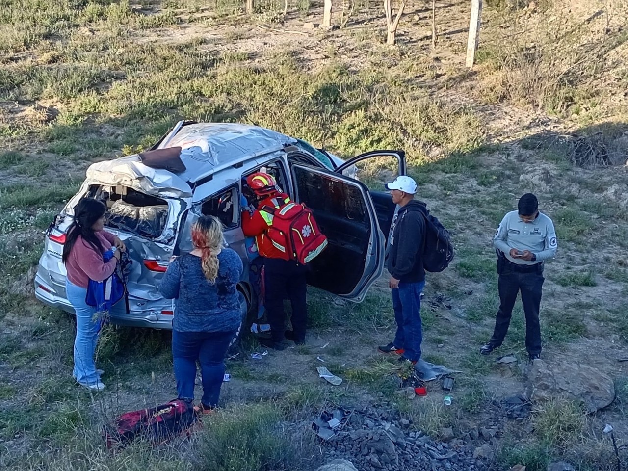 Volcadura en carretera federal a Monclova deja tres personas lesionadas