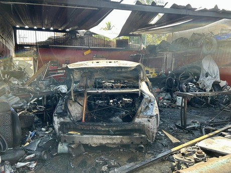 Explosión e incendio en taller mecánico deja un herido en Colima, Colima