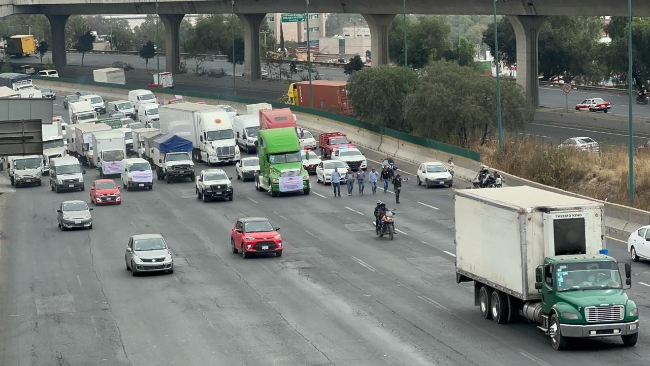 Tras cinco horas, transportistas liberan Periférico Norte (VIDEO)