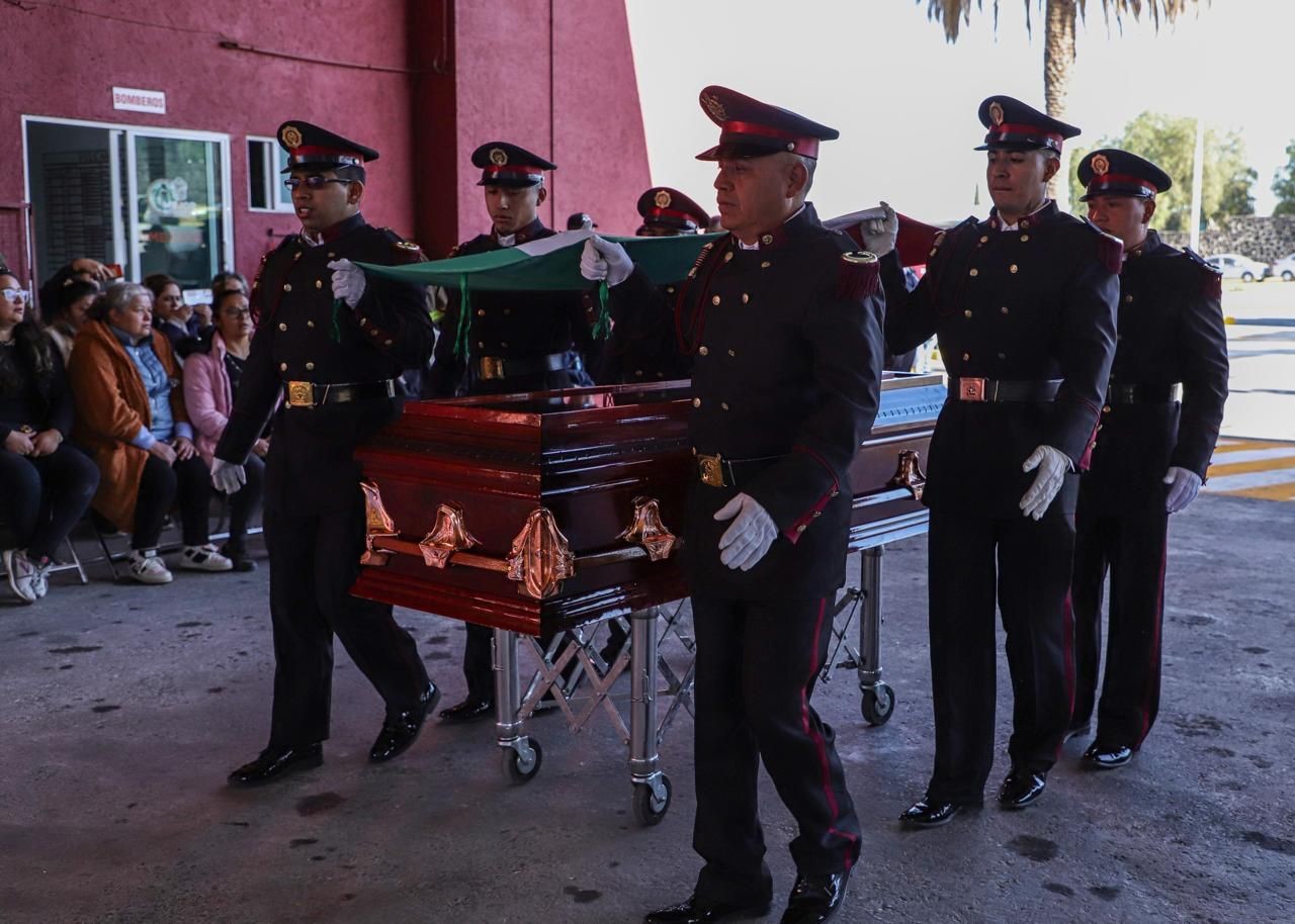 Dan el último adiós a bombero invidente en Tecámac