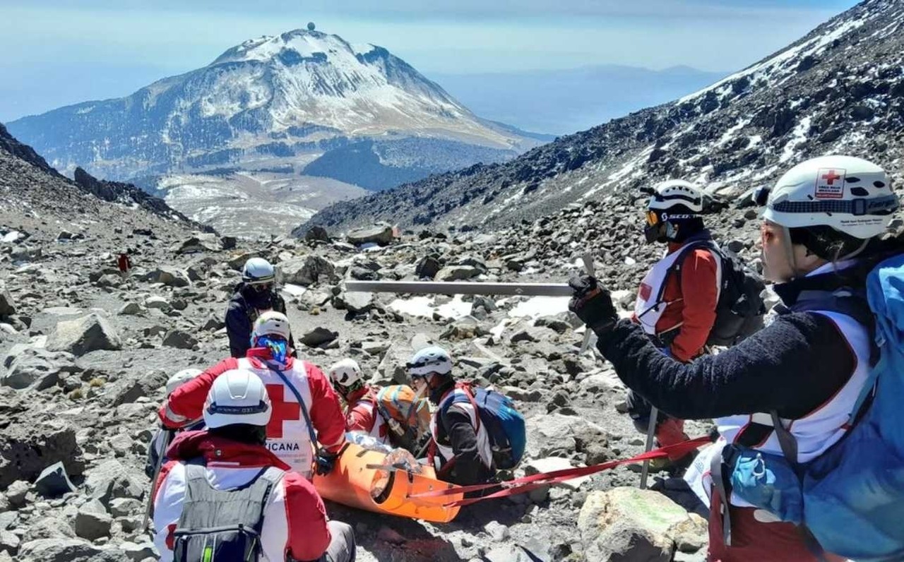 Encuentran sin vida a guía de alpinistas en Pico de Orizaba