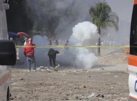 Niño pierde una mano por explosión de cohete en Guanajuato