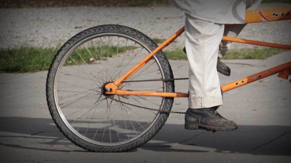 Ciclista de la tercera edad. Foto: Redes sociales