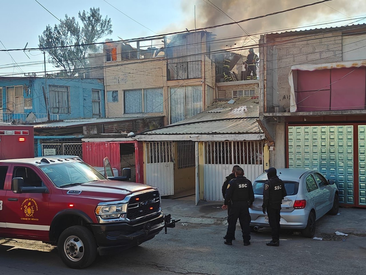 Arde cuarto de vivienda y deja a un persona lesionada en Iztapalapa