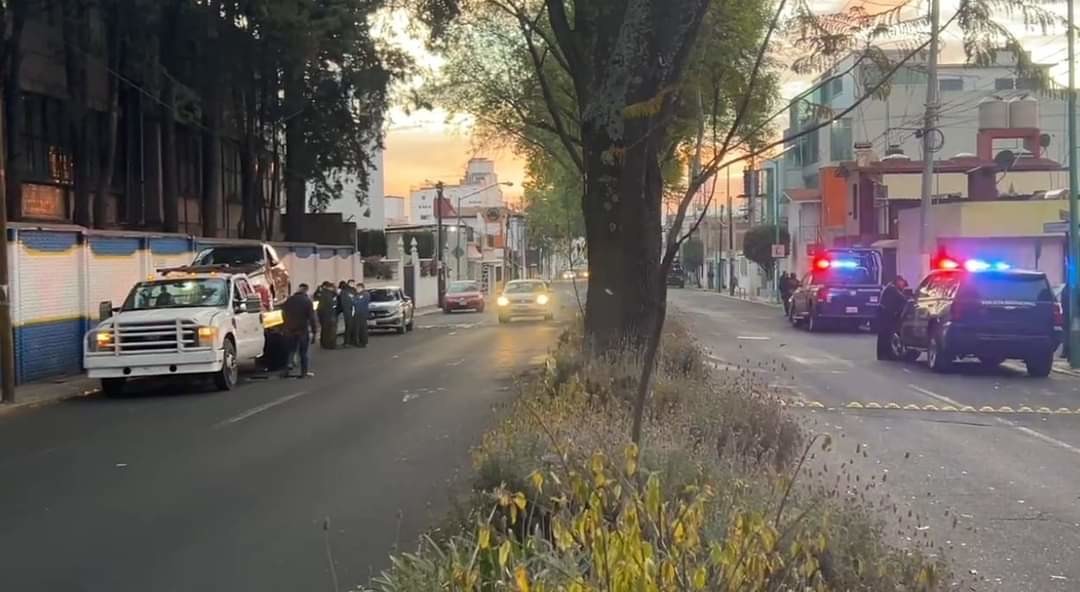 Enfrentamiento entre policías estatales y municipales en Toluca. Foto: Tluca Valle