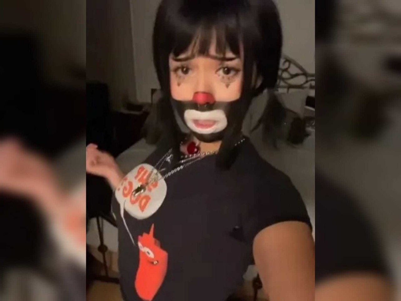 La tiktoker compartió varios videos en su perfil donde se le observa maquillada con medio rostro de color negro, labios blancos y nariz roja. Foto: TikTok.