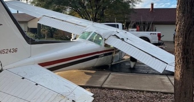 Las autoridades de Goodyear, Arizona, no han dado a conocer los nombres del piloto y su acompañante. Foto: Twitter @abc15