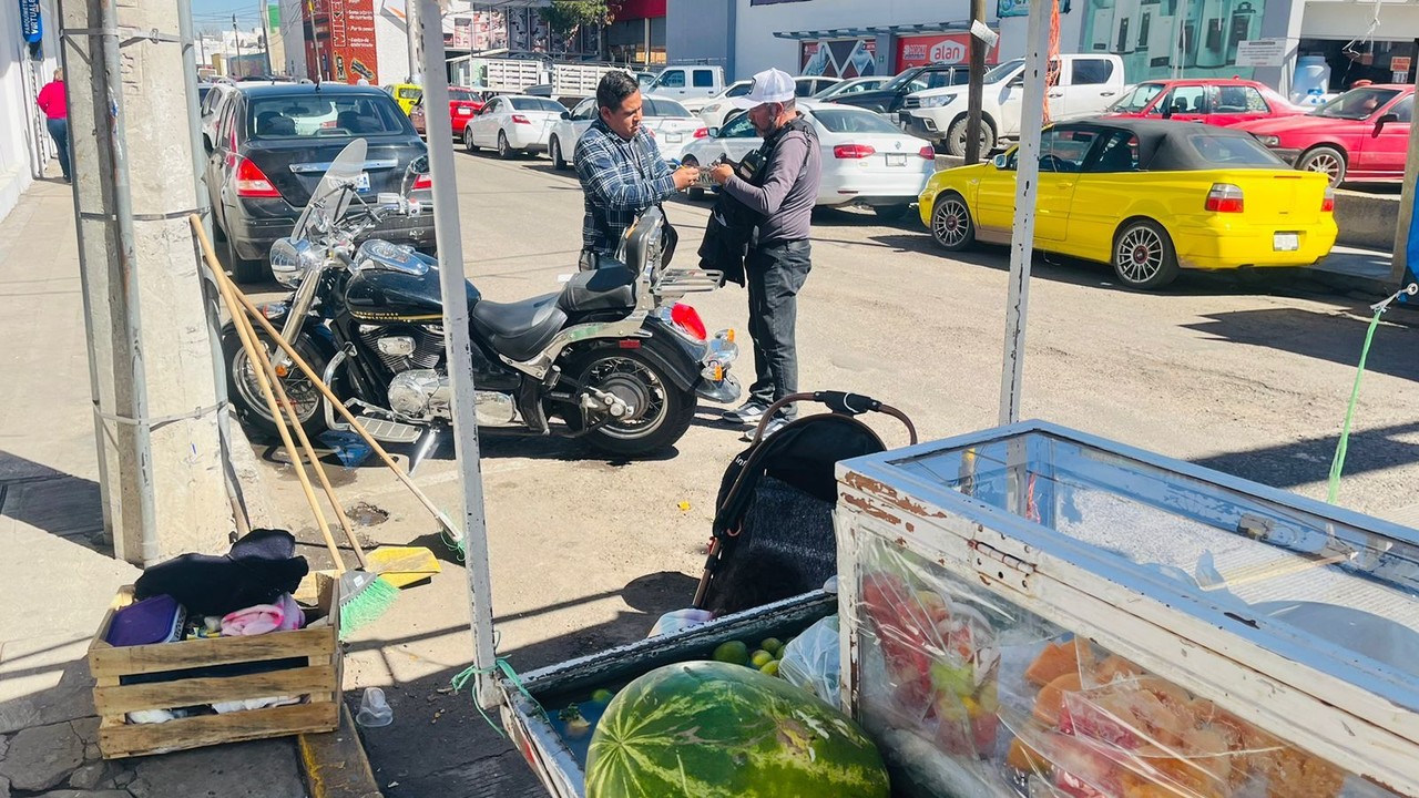 Hasta 500 pesos podrías pagar si te retiran la placa por no pagar el estacionamiento en el centro de la ciudad. Foto: Jesús Carrillo.