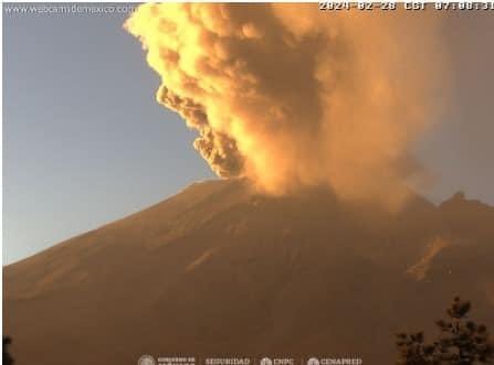 Presenta volcán Popocatépetl actividad con fumarolas. Imagen: PC Edomex.