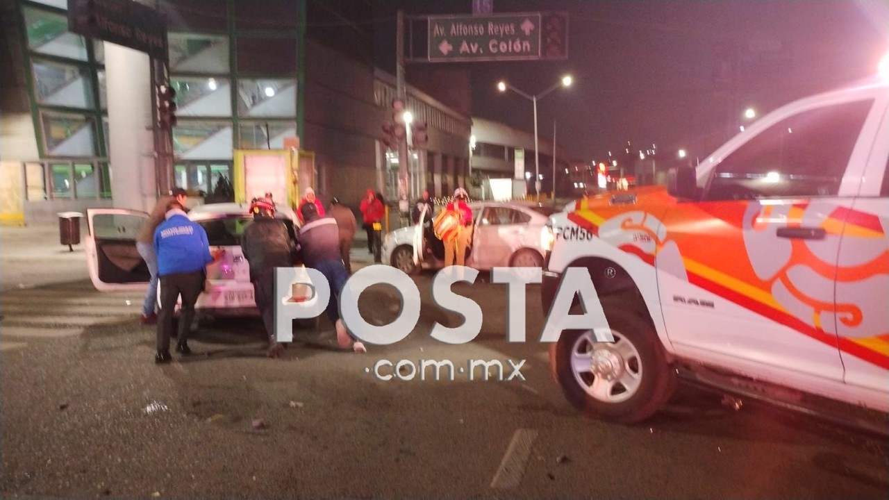 Falla semáforo y causa choque en avenida Cuauhtémoc