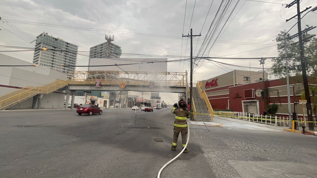 Incendio de cableado en Alfonso Reyes colapsa vialidad