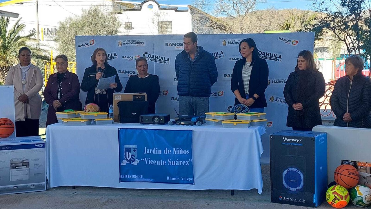 Entregan material y equipos al jardín de niños Vicente Suárez en Ramos Arizpe