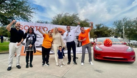 Santa Catarina premia a ganadores de autos Tesla por pagar el Impuesto Predial
