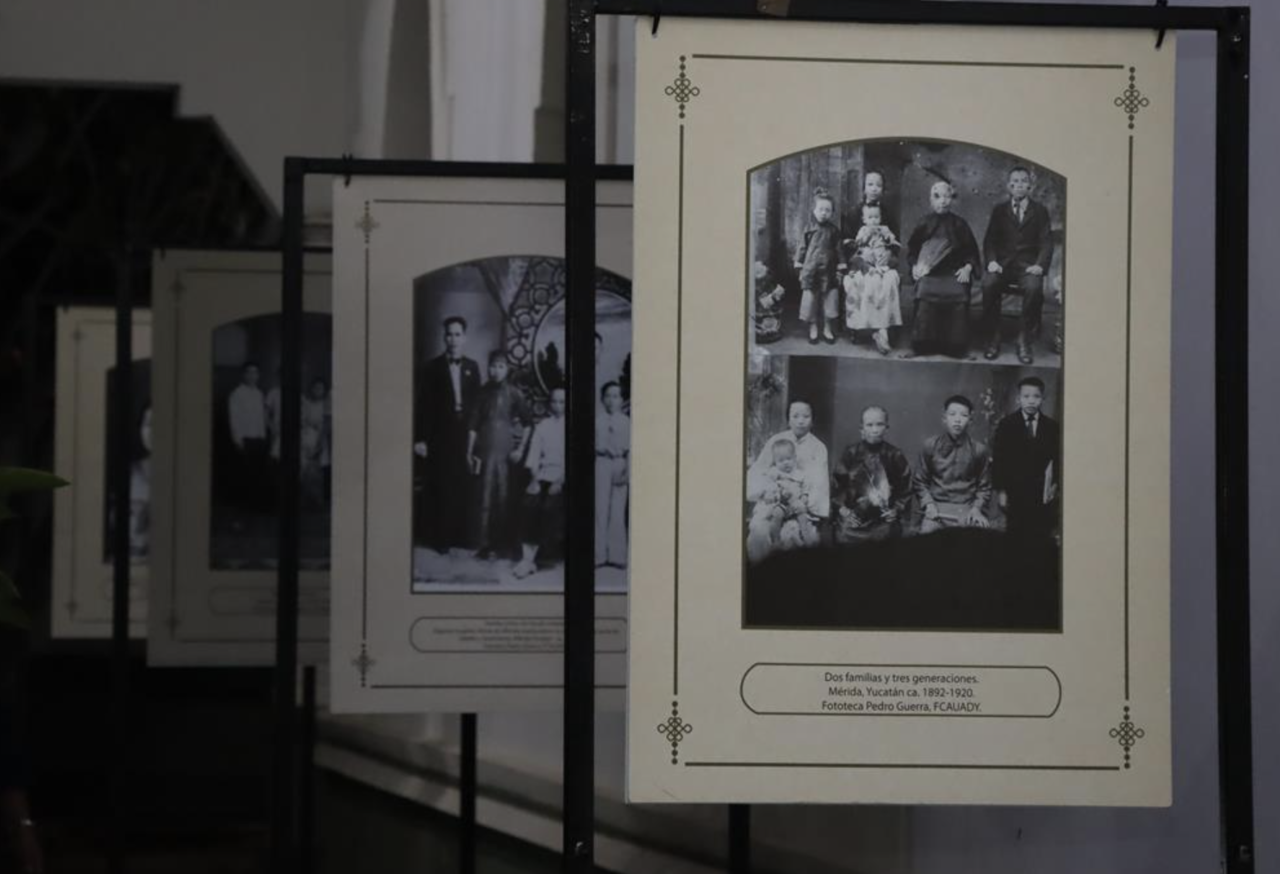 Hace unos días se inauguró una exposición fotográfica que muestra imágenes captadas entre  1880 y 1950 que dan detalles sobre las cuatro migraciones chinas que ha experimentado la península de Yucatán.- Foto de la Uady