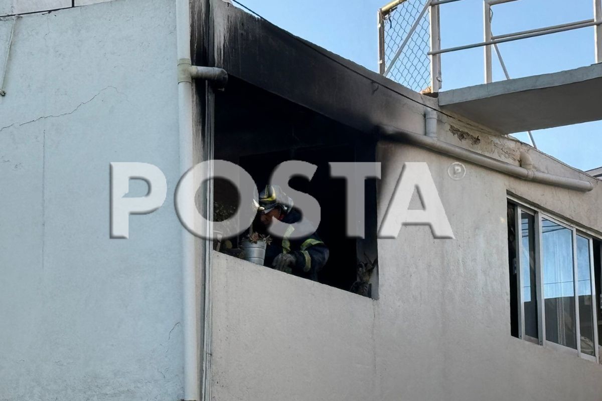 Se quema cuarto en azotea de vivienda en Iztacalco, no hubo lesionados.      Foto: Ramón Ramírez
