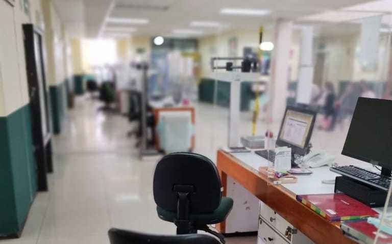 Personal del IMSS La Pilita deja sin consulta a derechohabientes. Foto: Especial