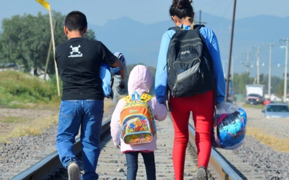 Tres niños de Atlixco, Puebla son encontrados solos en frontera de Arizona