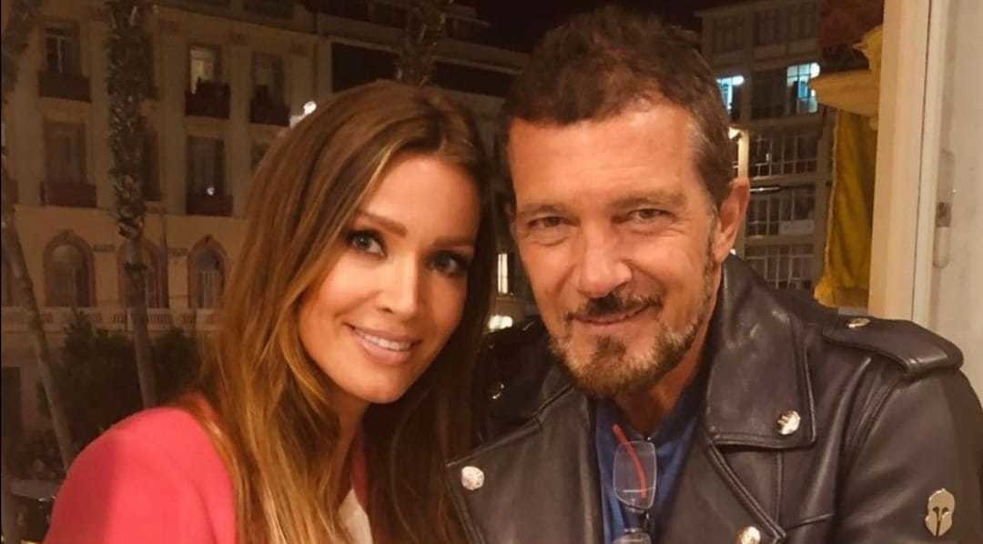 Antonio Banderas estuvo acompañado por su novia, Nicole Kimpel. Foto: Instagram