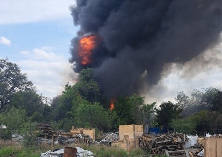 Bomberos y Protección Civil de Nuevo León controlaron el incendio y lograron extinguirlo. Foto: Protección Civil de Nuevo León.