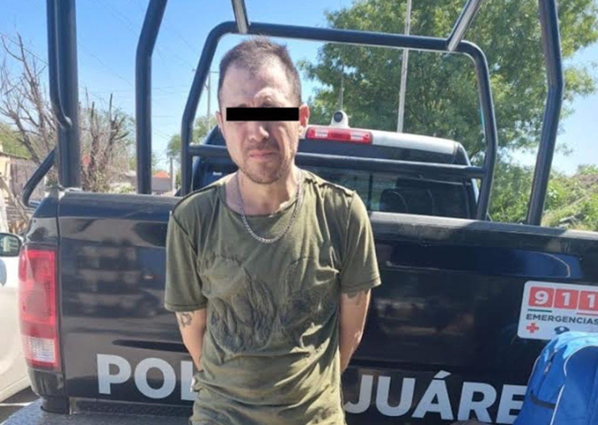 El detenido fue identificado como Roberto 'N' de 35 años, quien fue puesto a disposición de las autoridades correspondientes. Foto:  Secretaría de Seguridad Pública, Vialidad y Tránsito de Juárez