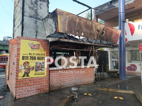 Arde 'Pollo Matón' en la colonia Central de Monterrey
